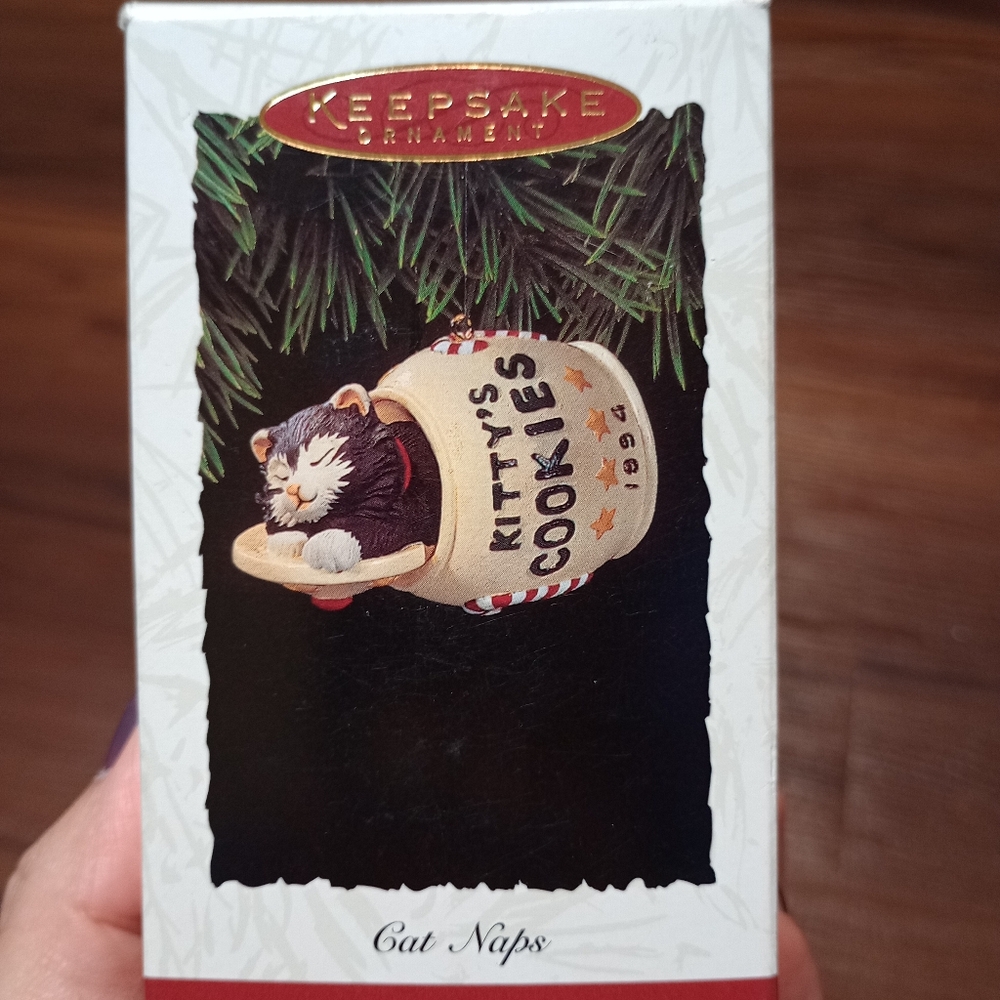 Hallmark keepsake cat naps kitty's cookies Christmas ornament first in series